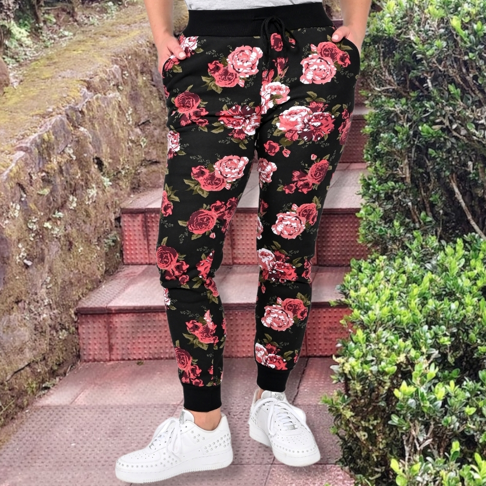 🔥FINAL PRICE DROP 🔥NWT BLACK VINTAGE ROSE PRINT FLEECE JOGGERS SZ 2X